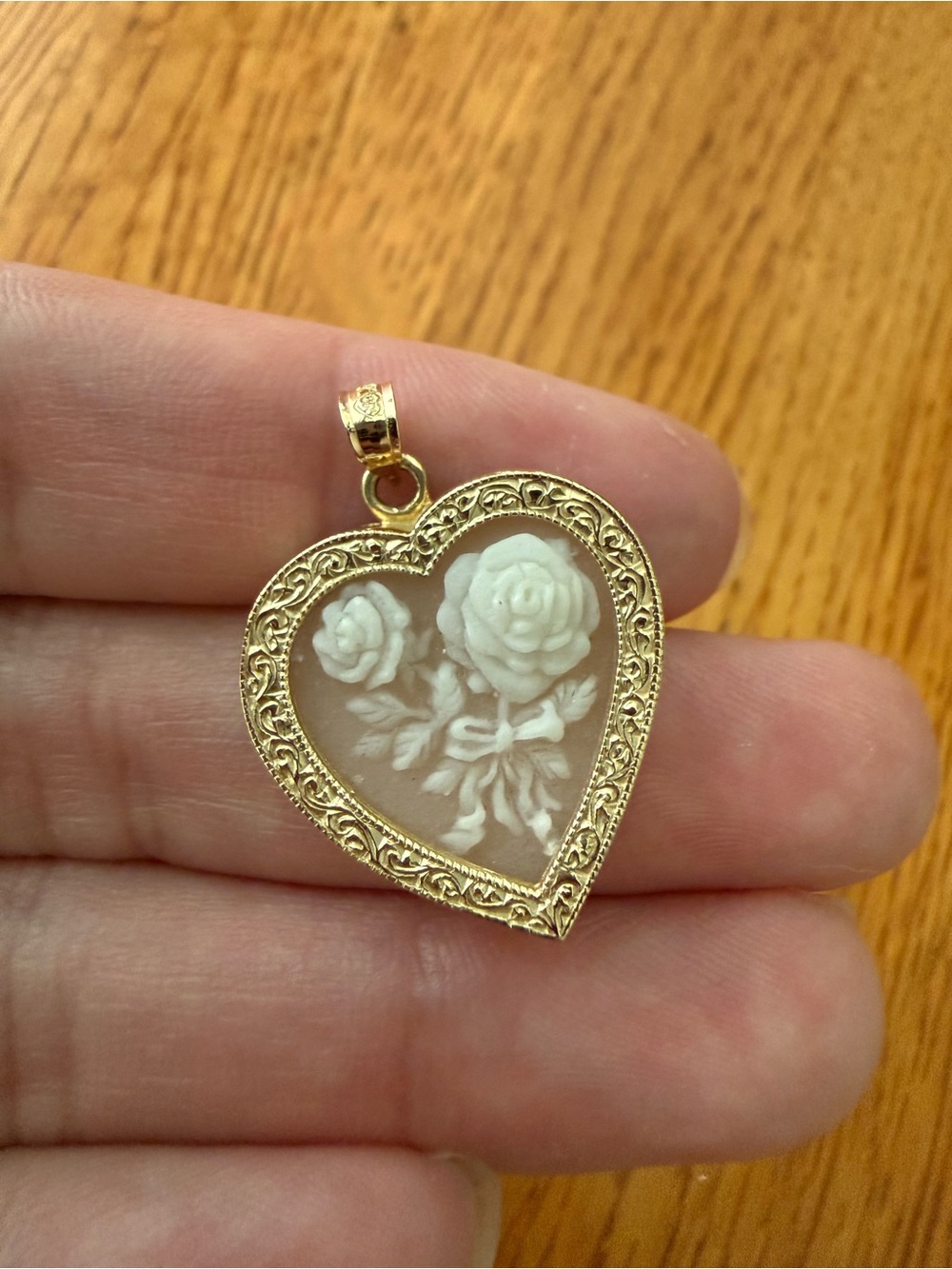 Vintage OroAmerica 14K Yellow Gold Heart Rose Cameo Pendant Charm